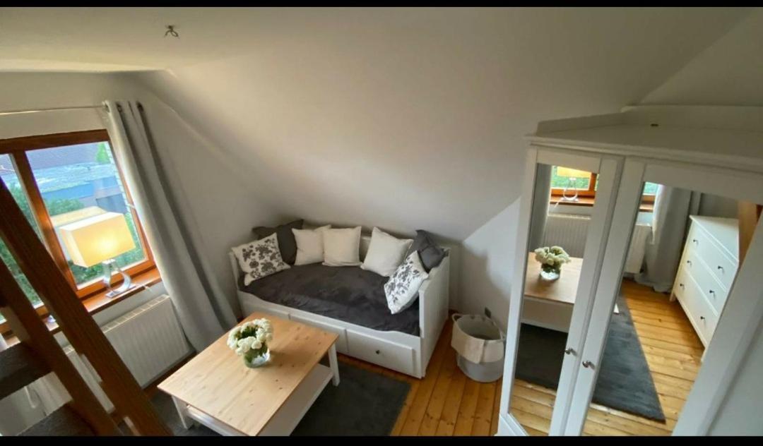 *To Hus* Wohnung Am Rande Von Jever Exterior photo