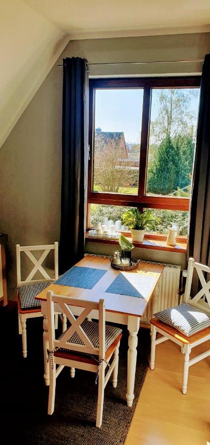 *To Hus* Wohnung Am Rande Von Jever Exterior photo