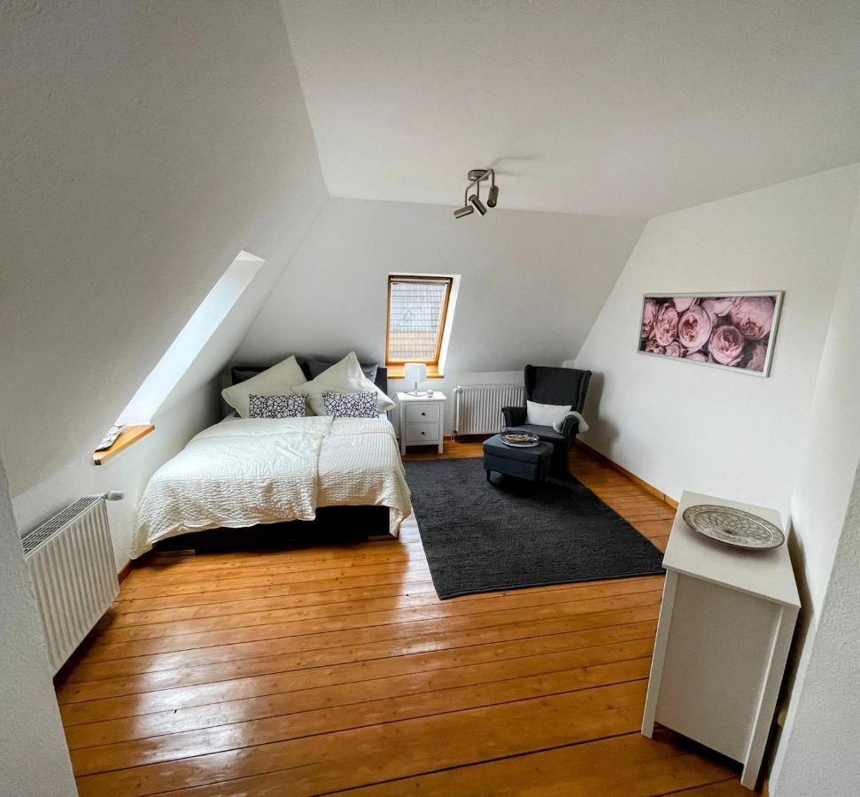 *To Hus* Wohnung Am Rande Von Jever Exterior photo